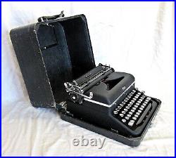 Gorgeous 1941 Royal Aristocrat Typewriter Fully Working With Case