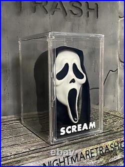 Scream Ghostface Mask Acrylic Display Case W Stand Horror Movie Collectible